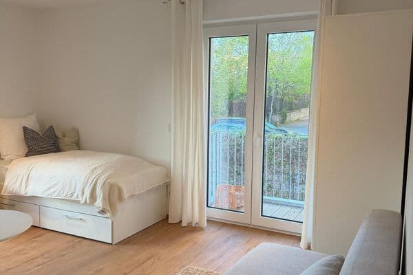 Prenájom bytu 1-izbový 30 m², Berlin, Berlín Prenájom bytu 1-izbový 30 m², Berlin, Berlín