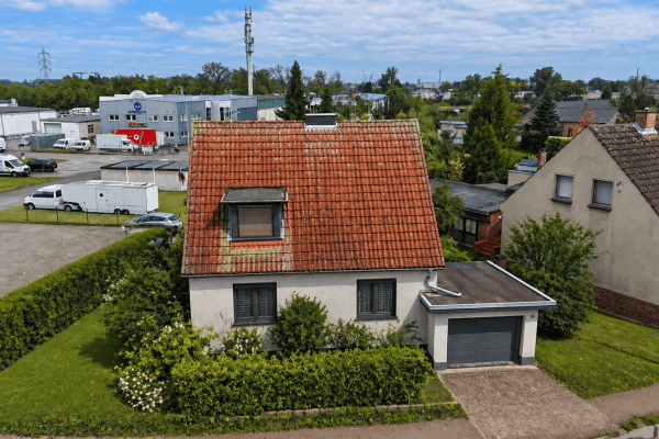 Predaj domu 121 m², pozemek 270 m², Kreuzbergstraße 39, Dessau-Rosslau Predaj domu 121 m², pozemek 270 m², Kreuzbergstraße 39, Dessau-Rosslau