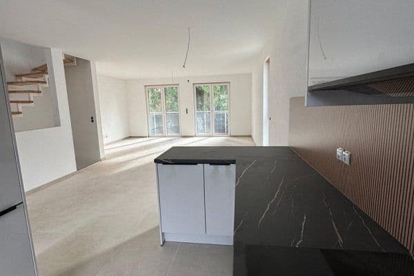 Predaj domu 166 m², pozemek 280 m², Graf-Stauffenberg-Ring 83, Bad Homburg Predaj domu 166 m², pozemek 280 m², Graf-Stauffenberg-Ring 83, Bad Homburg