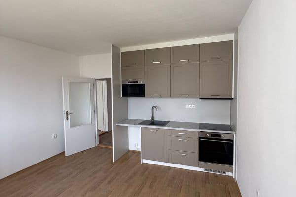 Prenájom bytu 2-izbový 46 m², Dobiášova, Liberec Prenájom bytu 2-izbový 46 m², Dobiášova, Liberec