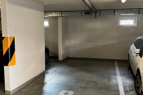 Prenájom garáže 25 m², Janýrova, Praha Prenájom garáže 25 m², Janýrova, Praha