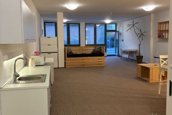 Prenájom nebytového priestoru 94 m², Pod Dvorem, Praha Prenájom nebytového priestoru 94 m², Pod Dvorem, Praha