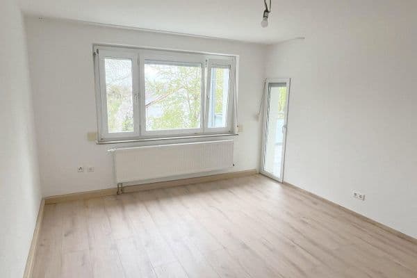 Prenájom bytu 3-izbový 65 m², Ulm, Bádensko-Wurttembersko Prenájom bytu 3-izbový 65 m², Ulm, Bádensko-Wurttembersko