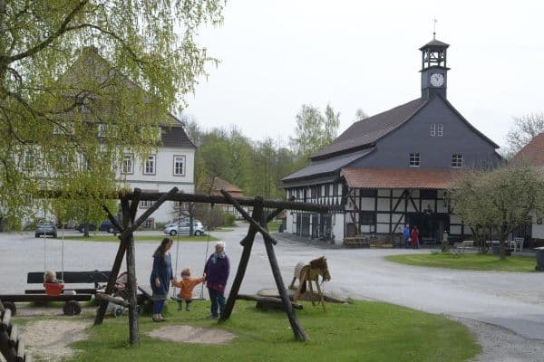 Prenájom bytu 4-izbový 129 m², Alte Dorfstraße 1a, Seesen Prenájom bytu 4-izbový 129 m², Alte Dorfstraße 1a, Seesen