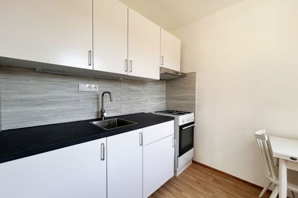 Prenájom bytu 2-izbový 41 m², Průchova, Prenájom bytu 2-izbový 41 m², Průchova,