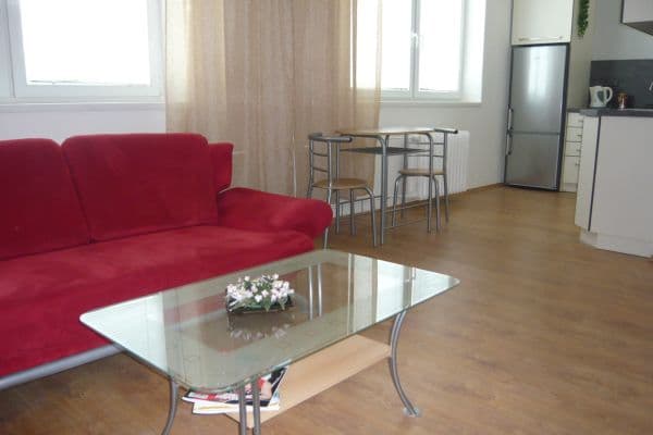 Prenájom bytu 1-izbový 37 m², Pospíšilova, Hradec Králové Prenájom bytu 1-izbový 37 m², Pospíšilova, Hradec Králové