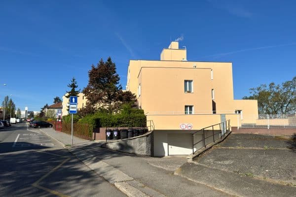 Prenájom garáže 15 m², Lumiérů, Praha Prenájom garáže 15 m², Lumiérů, Praha
