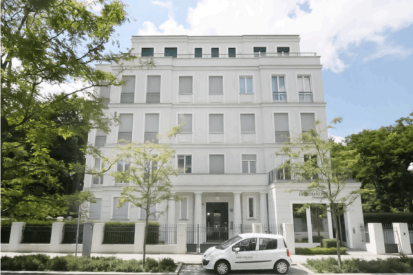 Predaj bytu 4-izbový 155 m², Clara-Wieck Straße 4, Berlin, Berlín Predaj bytu 4-izbový 155 m², Clara-Wieck Straße 4, Berlin, Berlín