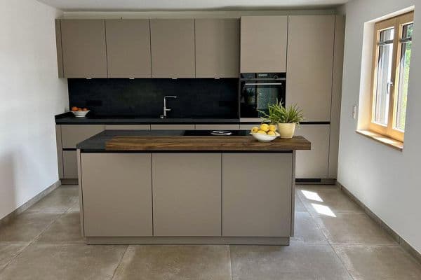 Prenájom bytu 4-izbový 117 m², Markt Inersdorf, Bavorsko Prenájom bytu 4-izbový 117 m², Markt Inersdorf, Bavorsko