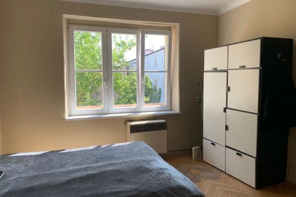 Prenájom bytu 1-izbový 44 m², Domažlická, Praha Prenájom bytu 1-izbový 44 m², Domažlická, Praha