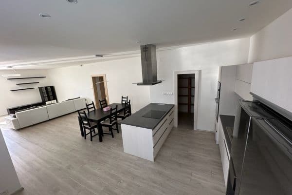 Prenájom bytu 3-izbový 130 m², Na Nivách, Praha Prenájom bytu 3-izbový 130 m², Na Nivách, Praha