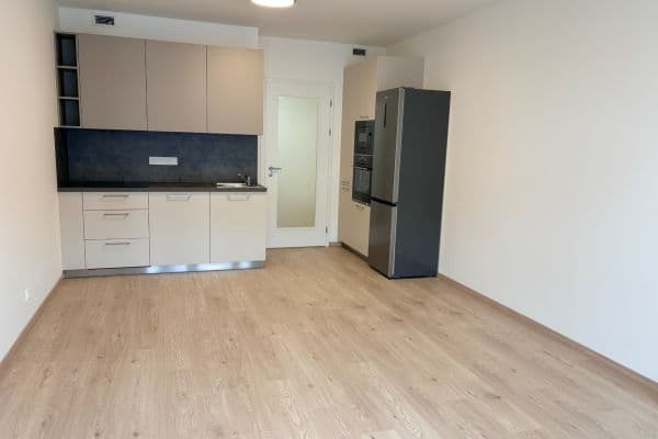 Prenájom bytu 1-izbový 33 m², Poděbradská, Praha Prenájom bytu 1-izbový 33 m², Poděbradská, Praha