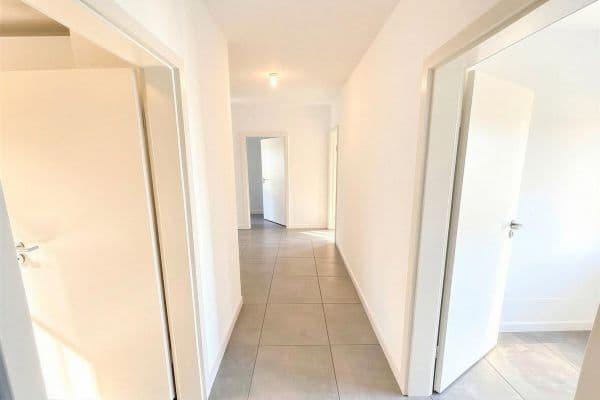 Prenájom bytu 3-izbový 96 m², Oberhausen Prenájom bytu 3-izbový 96 m², Oberhausen