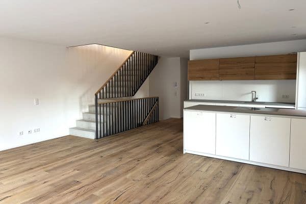 Prenájom domu 133 m², pozemek 250 m², Raubling, Bavorsko Prenájom domu 133 m², pozemek 250 m², Raubling, Bavorsko