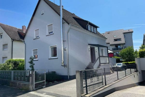 Predaj domu 183 m², pozemek 590 m², Obertshausen Predaj domu 183 m², pozemek 590 m², Obertshausen