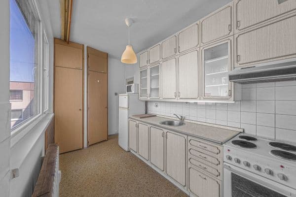 Prenájom bytu 3-izbový 69 m², Geologická, Praha Prenájom bytu 3-izbový 69 m², Geologická, Praha