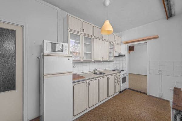 Prenájom bytu 3-izbový 69 m², Geologická, Praha Prenájom bytu 3-izbový 69 m², Geologická, Praha