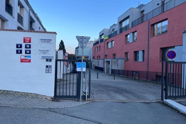 Prenájom garáže 14 m², Za Zámečkem, Praha Prenájom garáže 14 m², Za Zámečkem, Praha