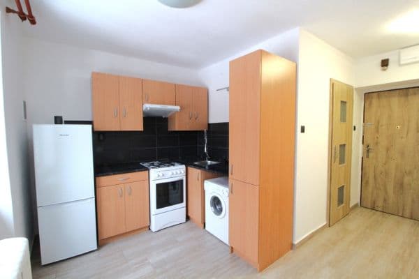 Prenájom bytu 1-izbový 32 m², Sevastopolská, Kladno Prenájom bytu 1-izbový 32 m², Sevastopolská, Kladno