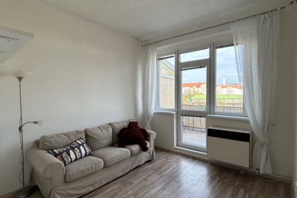 Prenájom bytu 2-izbový 34 m², Petrohradská, Praha Prenájom bytu 2-izbový 34 m², Petrohradská, Praha