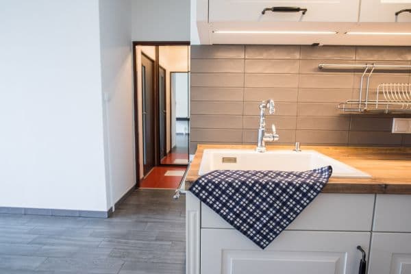 Prenájom bytu 2-izbový 44 m², Uherská, Praha Prenájom bytu 2-izbový 44 m², Uherská, Praha