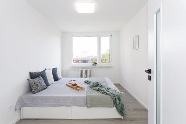 Prenájom bytu 2-izbový 47 m², Podjavorinské, Praha Prenájom bytu 2-izbový 47 m², Podjavorinské, Praha