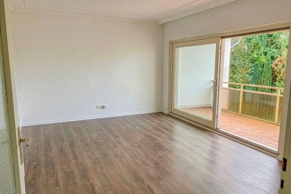 Prenájom bytu 4-izbový 100 m², Rennbaumstr. 114, Leverkusen Prenájom bytu 4-izbový 100 m², Rennbaumstr. 114, Leverkusen