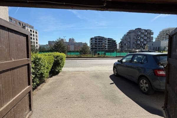 Predaj garáže 15 m², Pod Třebešínem, Praha Predaj garáže 15 m², Pod Třebešínem, Praha