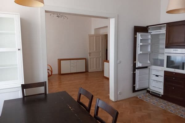 Prenájom bytu 4-izbový 94 m², Pštrossova, Praha Prenájom bytu 4-izbový 94 m², Pštrossova, Praha