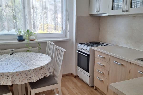 Prenájom bytu 3-izbový 68 m², Klincová, Bratislava Prenájom bytu 3-izbový 68 m², Klincová, Bratislava