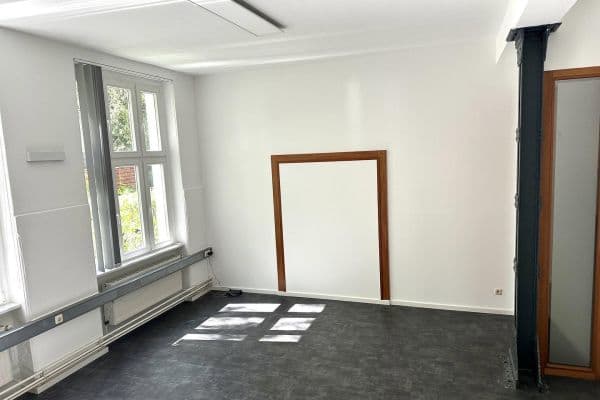Prenájom kancelárie 33 m², Giesensdorfer Str. 29, Berlin, Berlín Prenájom kancelárie 33 m², Giesensdorfer Str. 29, Berlin, Berlín