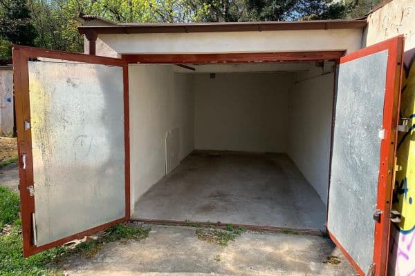 Prenájom garáže 18 m², Školní, Želivec Prenájom garáže 18 m², Školní, Želivec