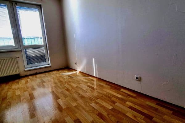Prenájom bytu 2-izbový 50 m², Komenského, Milovice Prenájom bytu 2-izbový 50 m², Komenského, Milovice