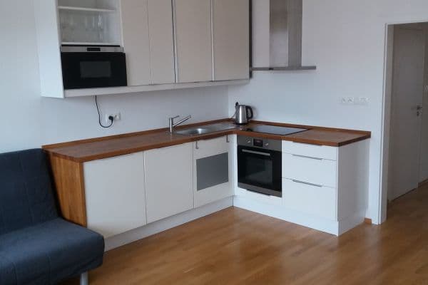 Prenájom bytu 4-izbový 72 m², Božetická, Praha Prenájom bytu 4-izbový 72 m², Božetická, Praha