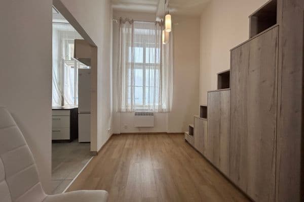 Prenájom bytu 1-izbový 34 m², Růžová, Praha Prenájom bytu 1-izbový 34 m², Růžová, Praha