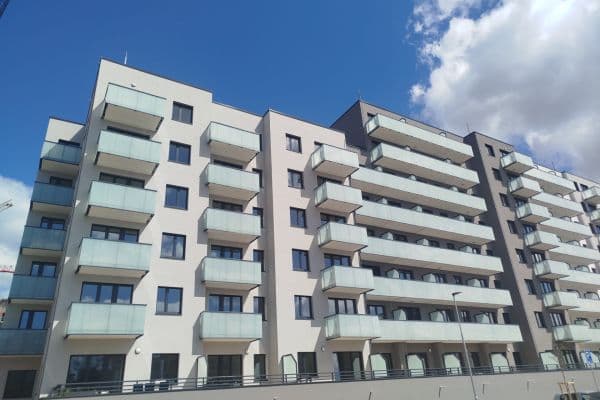 Prenájom bytu 1-izbový 30 m², U Továren, Praha Prenájom bytu 1-izbový 30 m², U Továren, Praha