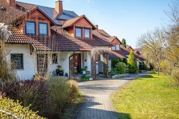 Predaj domu 135 m², pozemek 325 m², Schulstraße 20e, Großheirath Predaj domu 135 m², pozemek 325 m², Schulstraße 20e, Großheirath