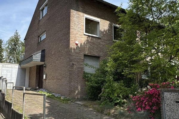 Predaj domu 214 m², pozemek 424 m², Schmachtenbergstraße 23, Essen Predaj domu 214 m², pozemek 424 m², Schmachtenbergstraße 23, Essen