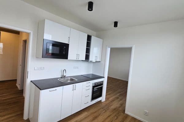 Prenájom bytu 3-izbový 74 m², Lamačova, Praha Prenájom bytu 3-izbový 74 m², Lamačova, Praha