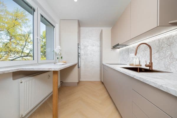 Predaj bytu 3-izbový 70 m², Sametová, Liberec Predaj bytu 3-izbový 70 m², Sametová, Liberec