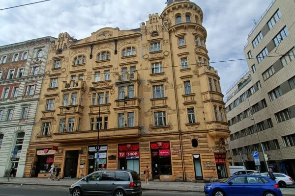 Prenájom bytu 3-izbový 79 m², Karlovo náměstí, Praha Prenájom bytu 3-izbový 79 m², Karlovo náměstí, Praha