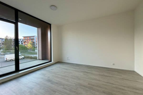 Prenájom bytu 2-izbový 57 m², Malešická, Praha Prenájom bytu 2-izbový 57 m², Malešická, Praha