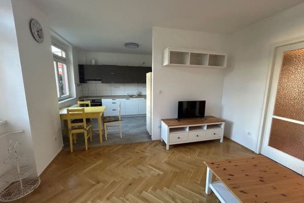 Prenájom bytu 2-izbový 64 m², Stroupežnického, Praha Prenájom bytu 2-izbový 64 m², Stroupežnického, Praha