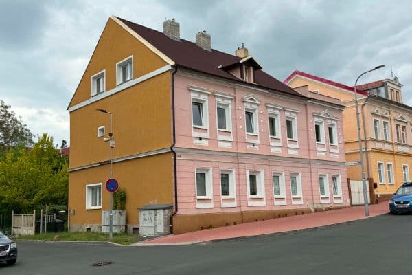 Prenájom bytu 3-izbový 104 m², Tovární, Dubí Prenájom bytu 3-izbový 104 m², Tovární, Dubí