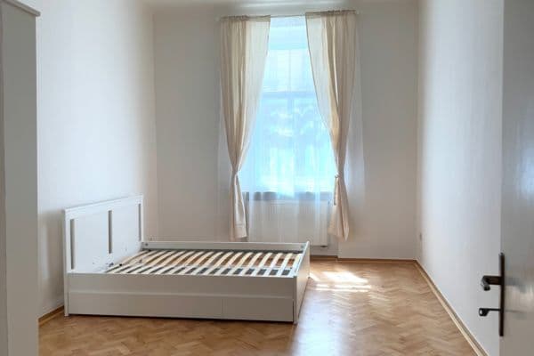 Prenájom bytu 1-izbový 38 m², Řipská, Praha Prenájom bytu 1-izbový 38 m², Řipská, Praha