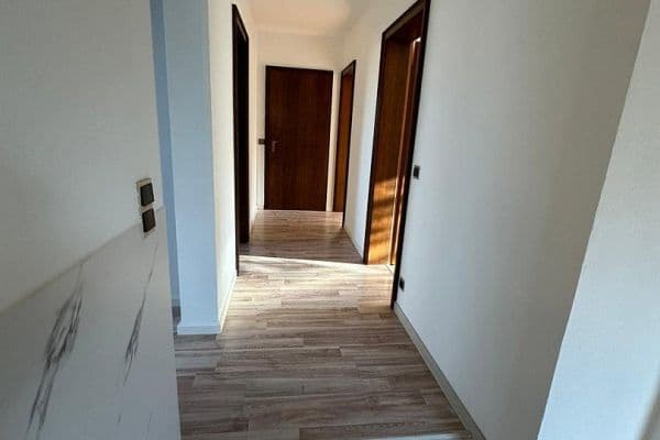 Prenájom bytu 4-izbový 120 m², Uhingen Prenájom bytu 4-izbový 120 m², Uhingen
