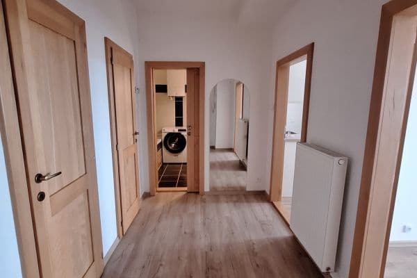 Prenájom bytu 2-izbový 52 m², Jateční, Praha Prenájom bytu 2-izbový 52 m², Jateční, Praha