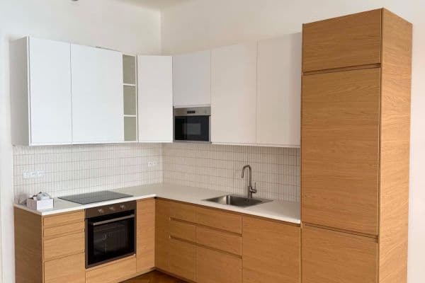Prenájom bytu 4-izbový 85 m², Záhořanského, Praha Prenájom bytu 4-izbový 85 m², Záhořanského, Praha
