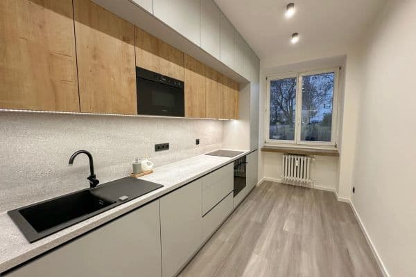 Prenájom bytu 3-izbový 74 m², Lorencova, Zlín, Zlínský kraj Prenájom bytu 3-izbový 74 m², Lorencova, Zlín, Zlínský kraj