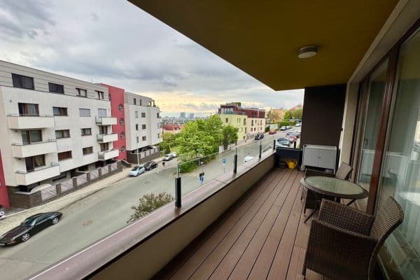 Prenájom bytu 4-izbový 92 m², U Dívčích hradů, Praha Prenájom bytu 4-izbový 92 m², U Dívčích hradů, Praha